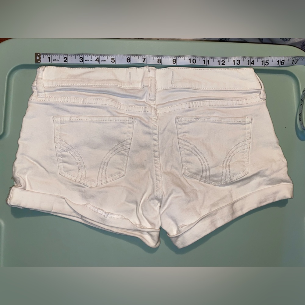 Hollister denim white shorts in women’s size 3/26. - Picture 3 of 4